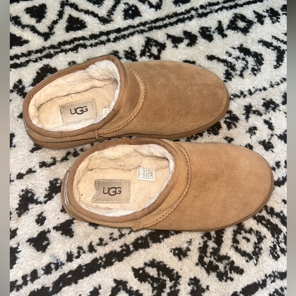 Ugg slippers very good condition